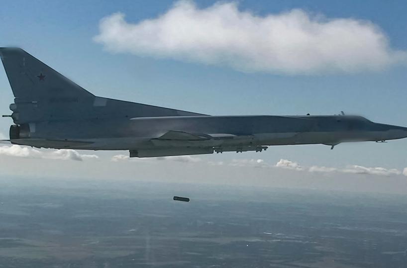 Tass, 'bombardieri russi su mari Barents e Norvegia, decollano aerei stranieri'