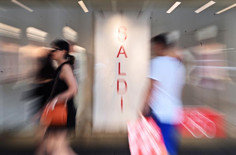 Confesercenti, il 3 gennaio partono i saldi, ma in 2 milioni hanno gi&agrave; comprato