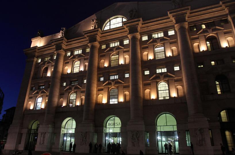 Borsa: Milano chiude in ribasso, -0,38%