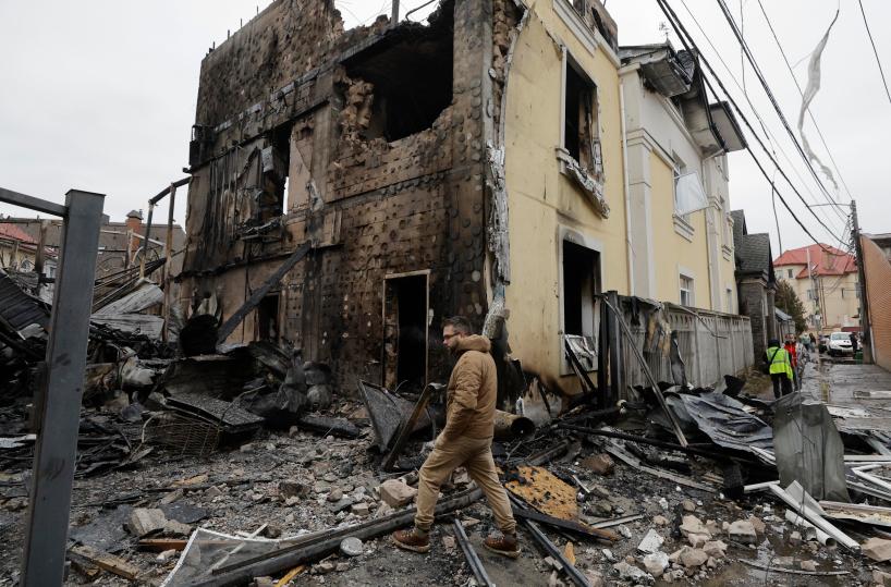 Kiev, 'nella notte due missili e 60 droni lanciati sull'Ucraina, colpite 5 localit&agrave;'