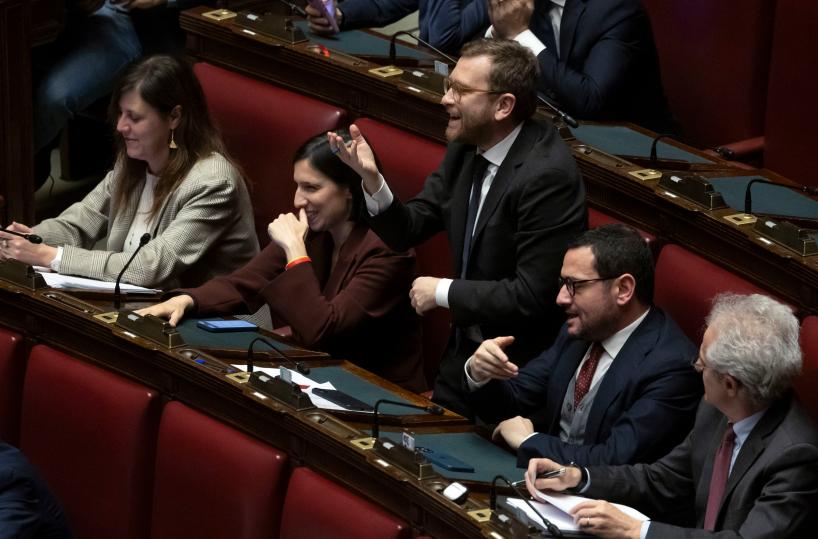 Pd, "Meloni sceglie Trump e dimentica che l'Italia ripudia la guerra"