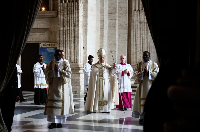 Il Papa, cercare la pace significa proteggere i pi&ugrave; fragili
