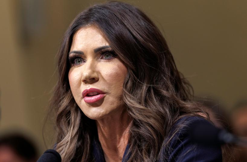 Ministra Noem difende l'Ice, 'sparatoria a Minneapolis terrorismo interno'