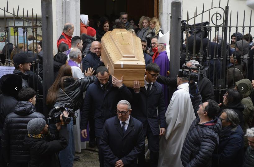 I funerali di Aurora, 'una violenza che lascia senza fiato'