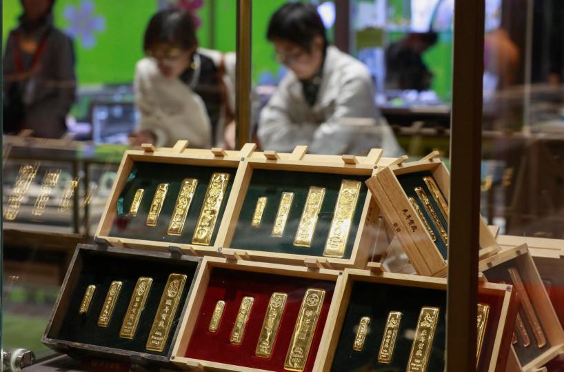 Nuovo record per l'oro sopra quota 4.600 dollari l'oncia