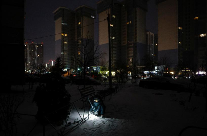 Zelensky, centinaia di migliaia al buio dopo nella regione di Kiev