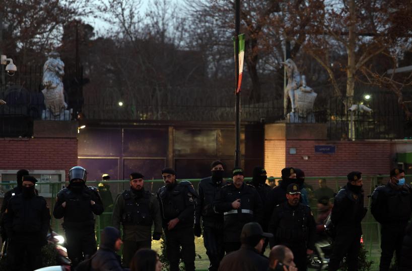 Il Regno Unito chiude temporaneamente l'ambasciata a Teheran