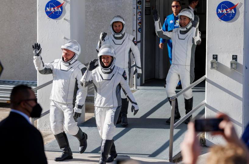 Rientrata la missione Crew 11, ammaraggio al largo della California