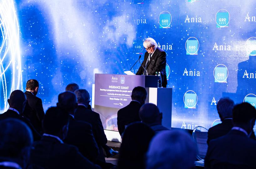 Ivass a compagnie, adeguarsi alla legge sull'oblio oncologico