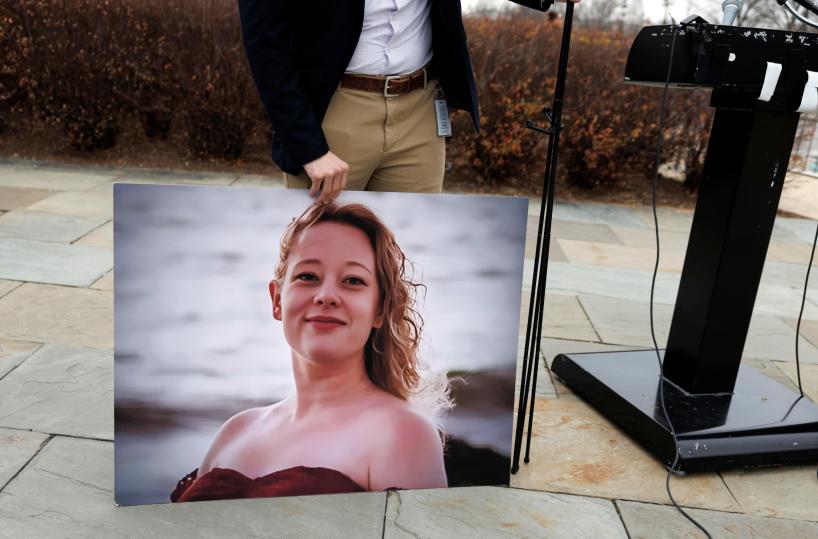 'La donna uccisa a Minneapolis era viva quando l'Ice ha bloccato un medico'