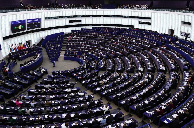 Tre grandi partiti Ue chiedono lo stop all'accordo sui dazi con Usa