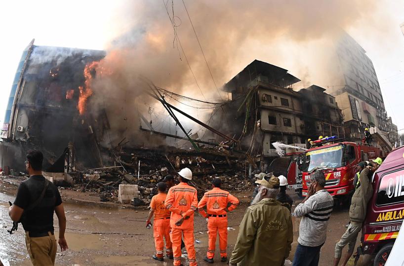 In Pakistan almeno sei morti in un incendio in un centro commerciale