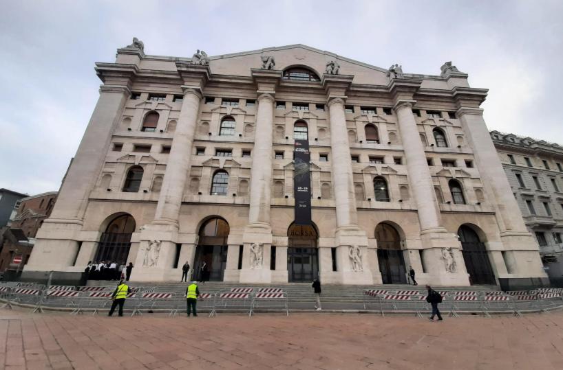 Borsa: Milano chiude in calo dell'1,32%, bruciati 14,4 miliardi