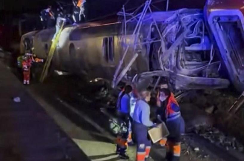 Spagna, i sopravvissuti a deragliamento 'soli e al buio circondati da persone morte'