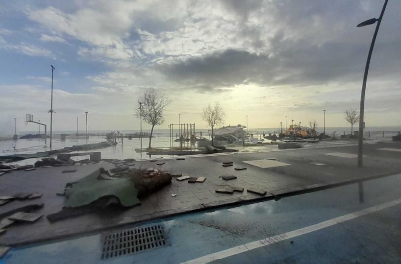 ++ Maltempo, mareggiate su Catania, evacuate decine di famiglie ++