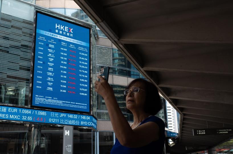 Borsa: Hong Kong poco mossa, apre a +0,05%