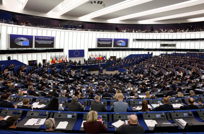 Il Parlamento europeo sospende l'intesa sui dazi con gli Usa
