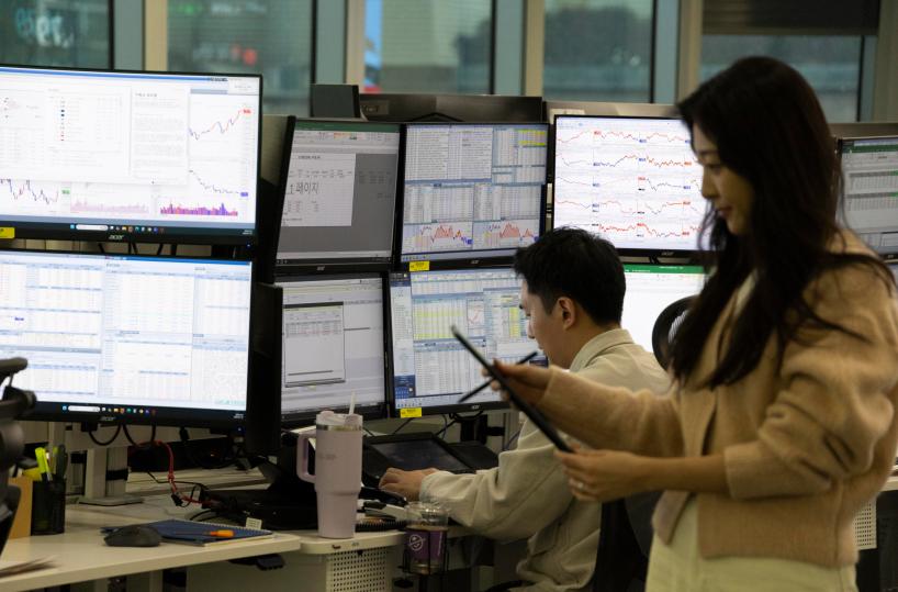 Borsa: Seul, l'indice Kospi per la prima volta oltre quota 5mila punti