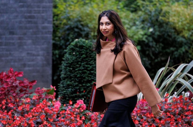 L'ex ministra Suella Braverman lascia i Tory e passa con Farage