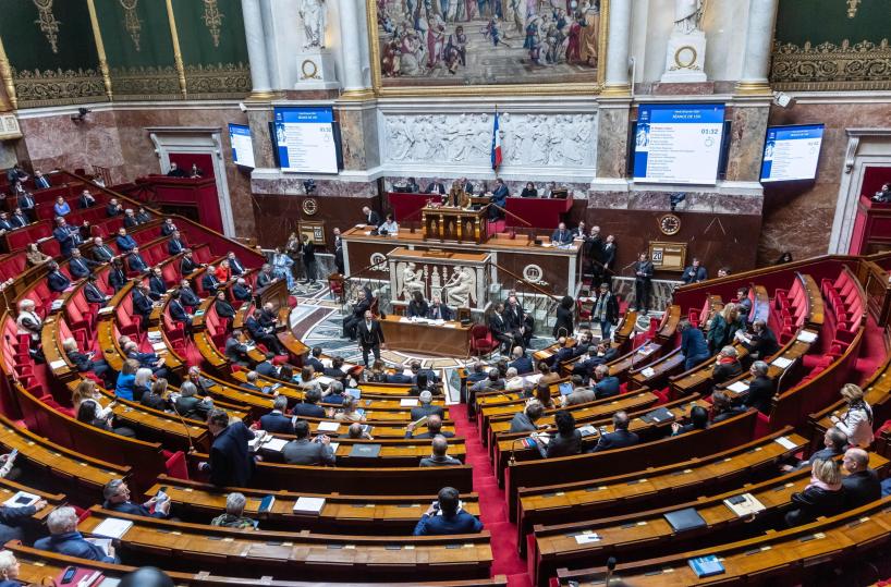 Social vietati agli under-15, la Camera francese approva il ddl