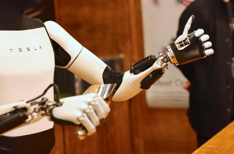Tesla dice addio a Model X e Model S, spazio a robot umanoidi
