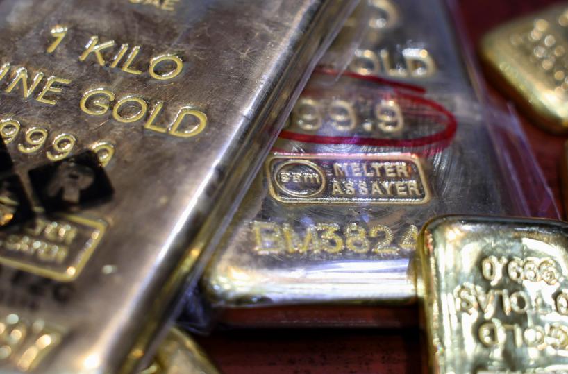 Il prezzo dell'oro ancora gi&ugrave;, -3,41% a 5.137,3 dollari