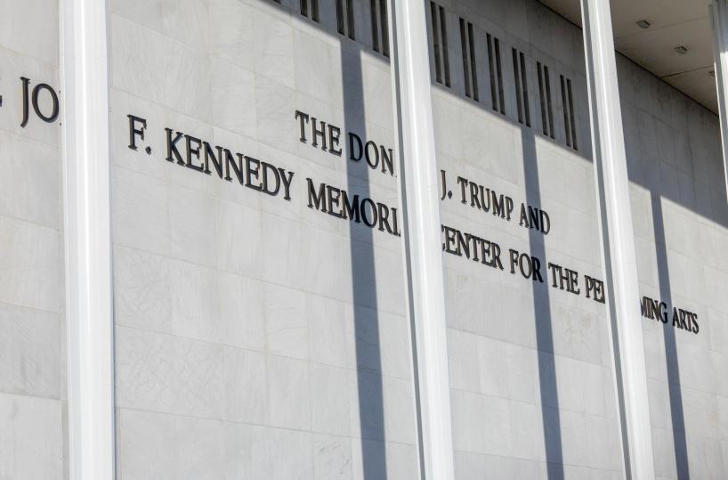 Trump chiude per 2 anni il Kennedy Center per lavori