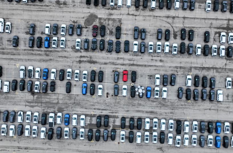 Il mercato italiano dell'auto cresce del 6,18% a gennaio, Stellantis dell'11,8%