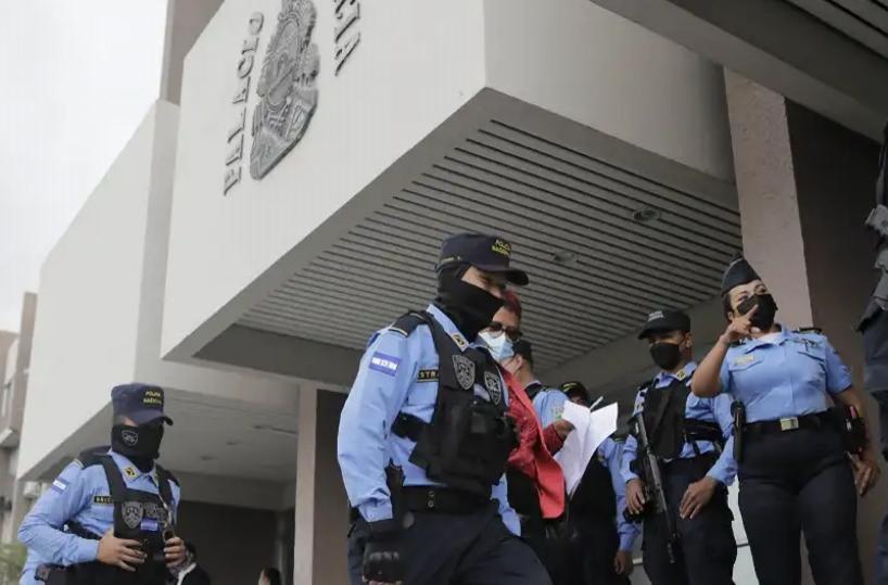 Frode elettorale in Honduras, ordinato l'arresto di due politici