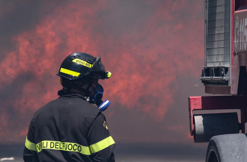 Incendio in un'abitazione a Massa: muore un uomo, grave la moglie