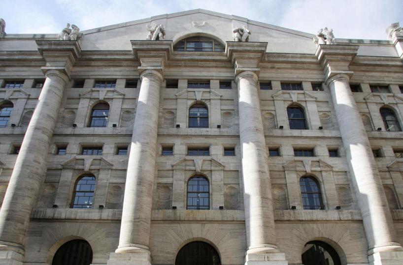 Borsa: Milano apre poco mossa (+0,01%)