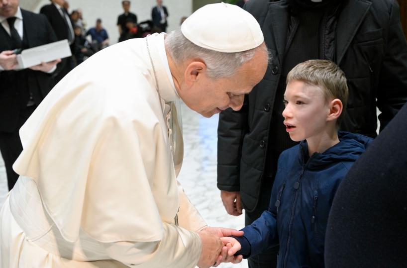 Il Papa, sempre pi&ugrave; tragica la condizione dei bimbi nel mondo