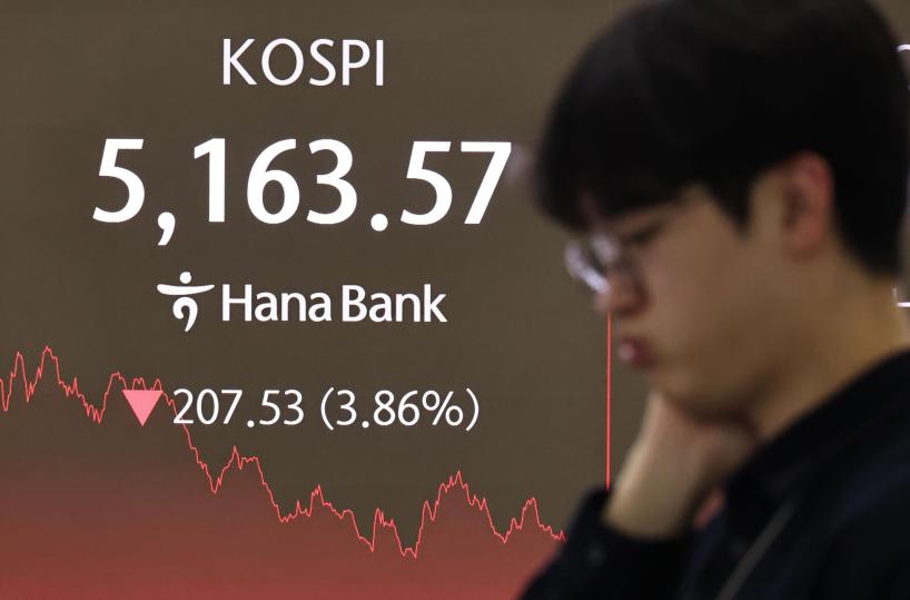 Borsa: l'Asia in rosso con i tecnologici, future Usa in calo