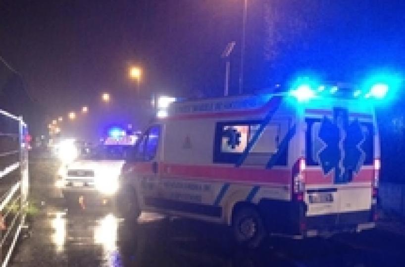 Lecce, tre lari fuggono a Polizia e auto si schianta: 3 feriti, 2 gravi 
