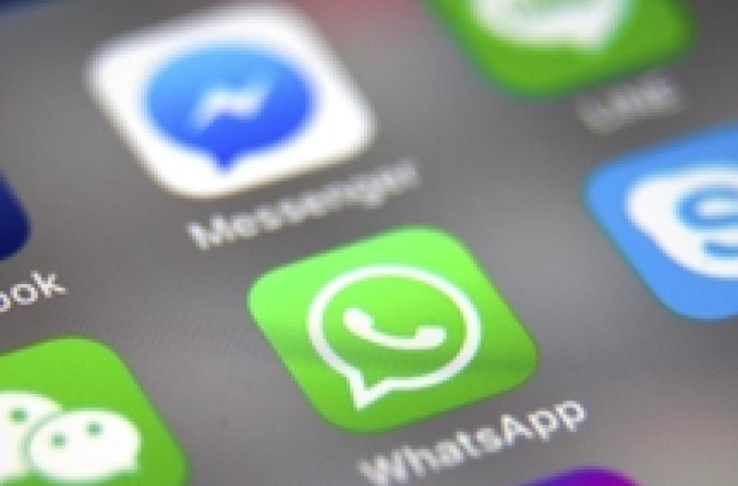 Scopre in aereo che il marito la tradiva