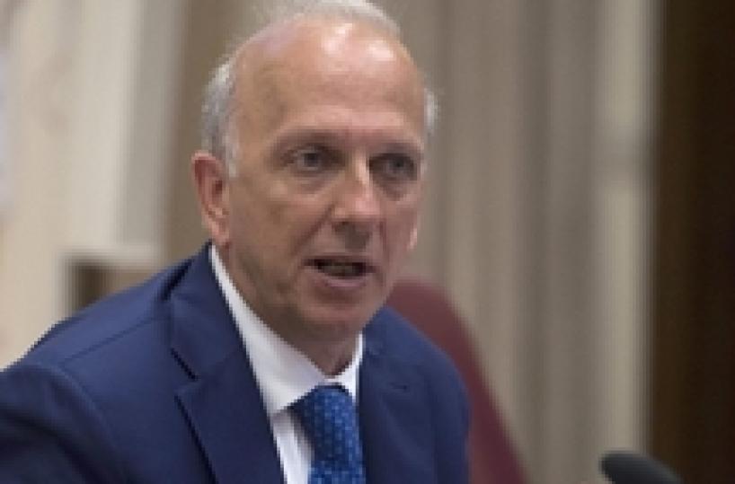 Bufera sul ministro Bussetti: «Più fondi al Sud? No, dovete impegnarvi»