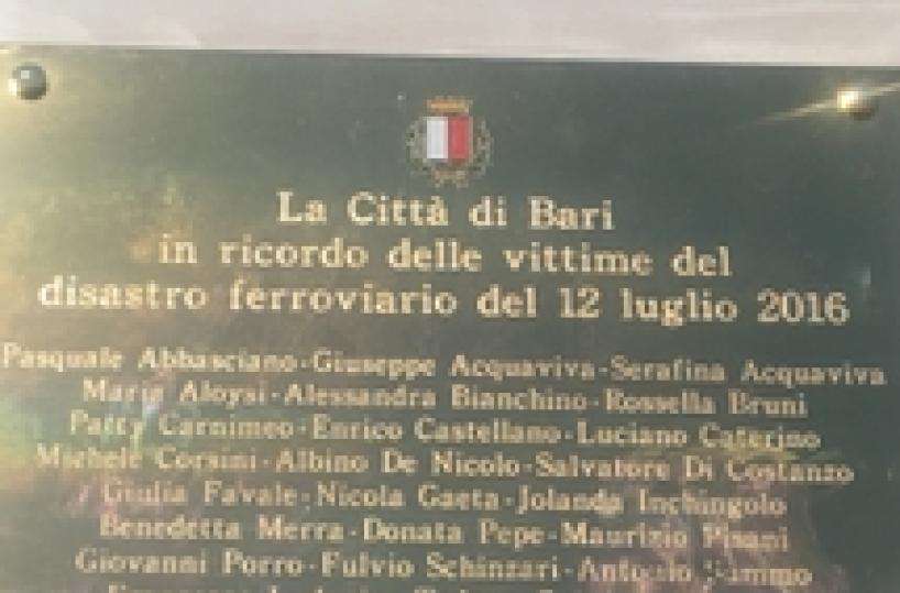 Strage treni, targa in ricordo vittime