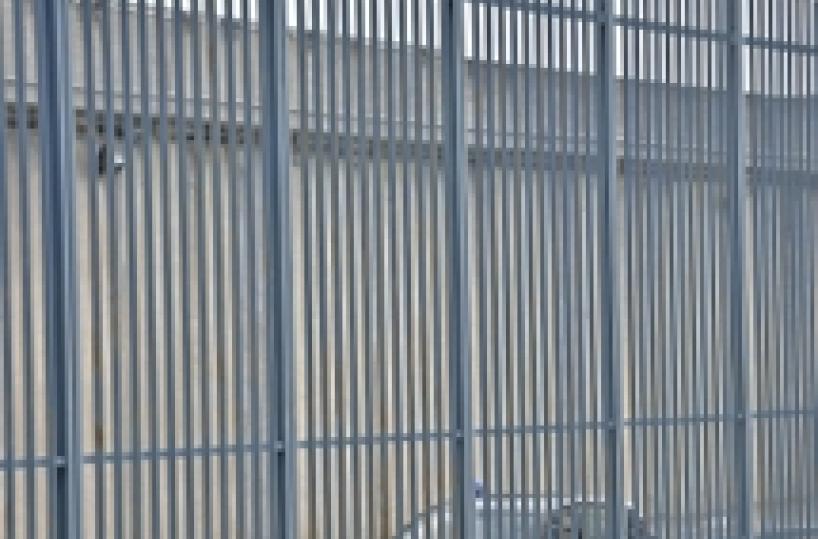 Pesta coetaneo con calci e pugni: arrestato 23enne