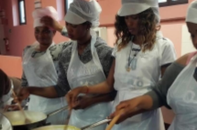 Migranti a scuola cucina nell'Astigiano