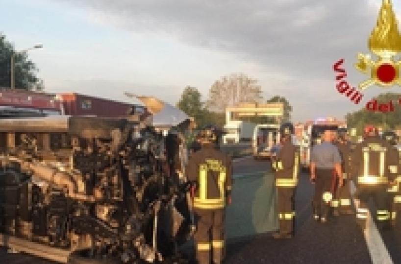 Furgone sbanda: 1 morto e 6 feriti
