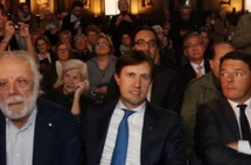 Renzi a Firenze da "angeli del fango"