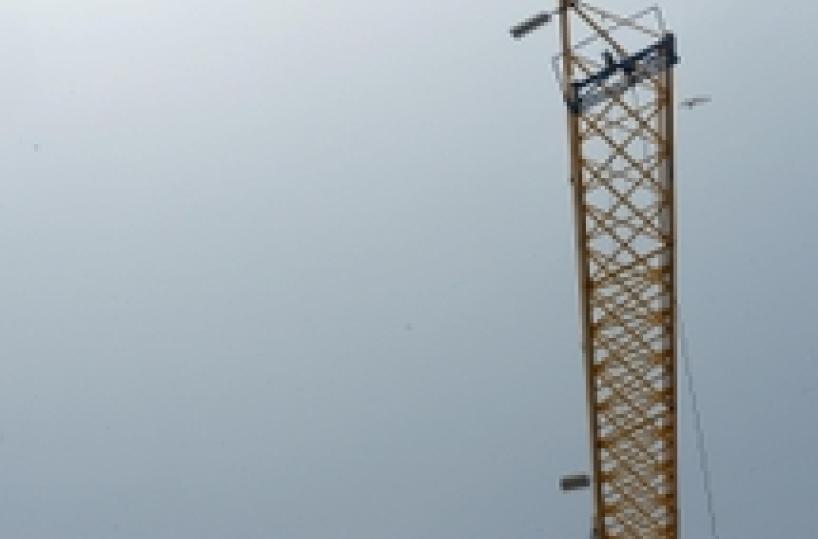 Protesta operai, in tre su gru a Bologna