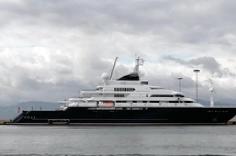 A Cagliari il mega Yacht Octopus, 126mt.