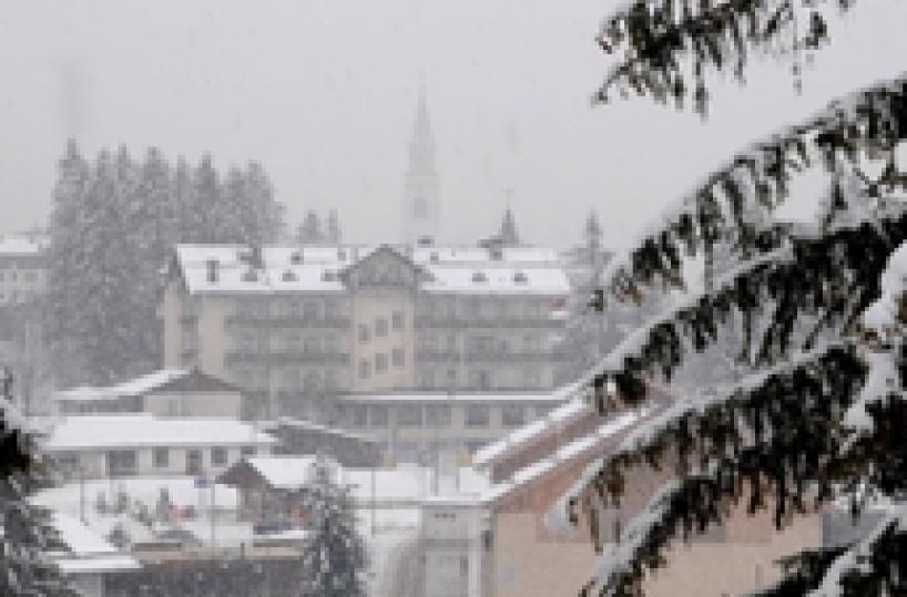 Ecco inverno su Dolomiti, neve a Cortina