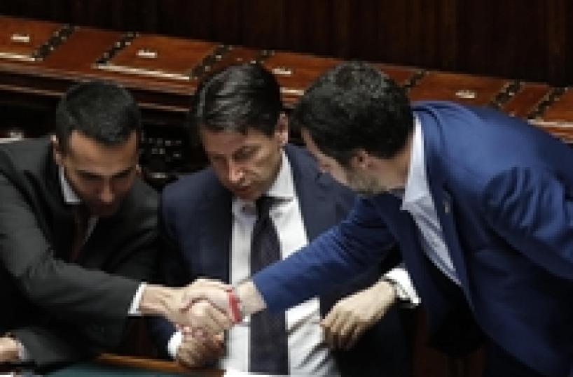 Conte: «Domani sarò a Foggia e a Bologna»Di Maio: «Subito più ispettori contro il caporalato»