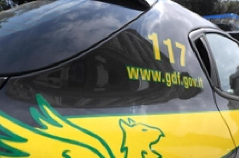 Italian econ min consultant 'sold fiscal information' (2)