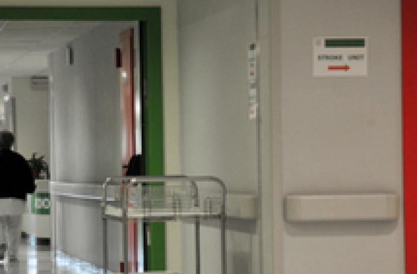 Bimbo nasce senza gambe a Parma, causa