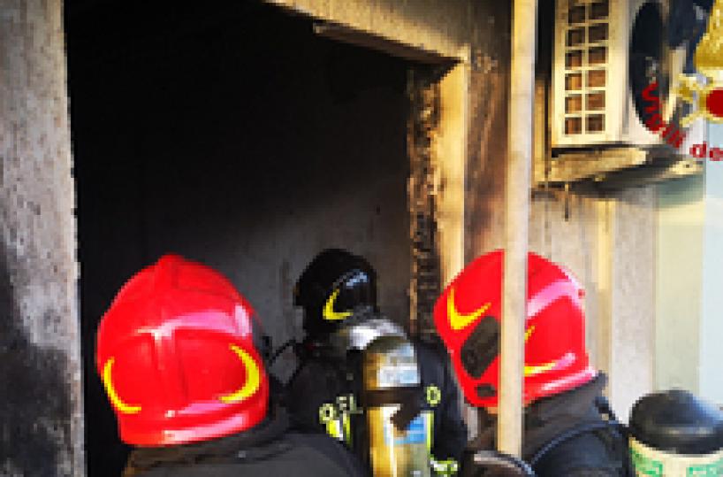 Casa a fuoco:muore donna,grave la figlia