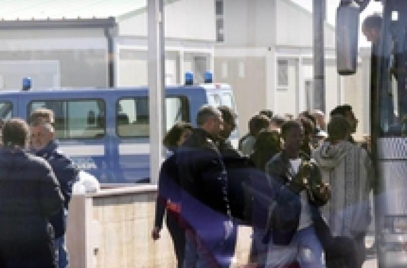 Petardo contro il Cie di Brindisi arrestati tre sospetti anarchici