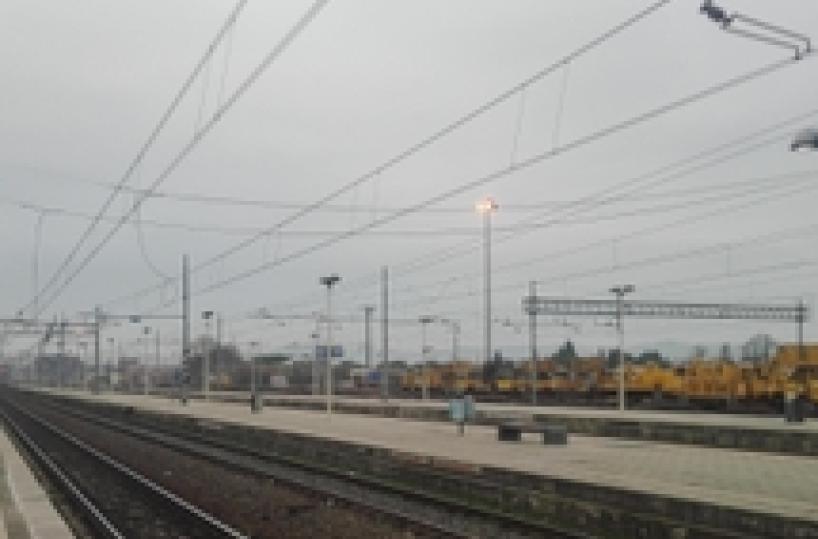 Muore travolto dal treno in stazione